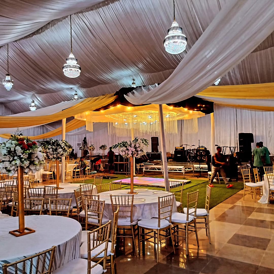 Round tables service