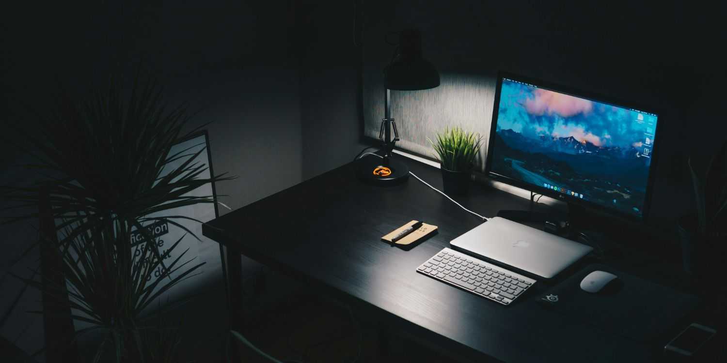 Outdoor reception dining arrangement